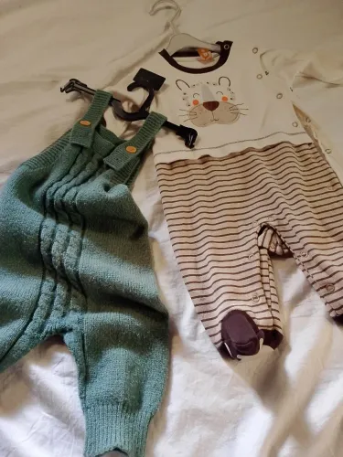 Vendo coisinhas de bebê menino