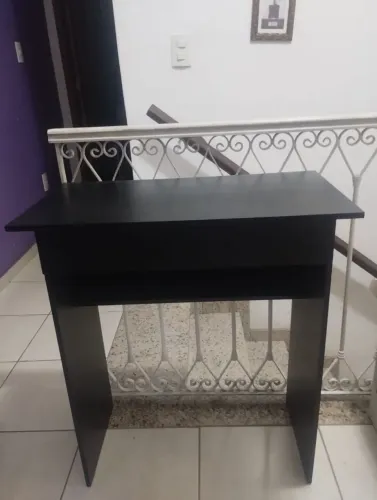 Mesa para notebook pequena