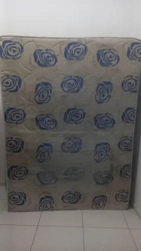 Cama casal Box usada (DOAÇÃO) (precisa lavar)