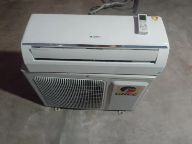 Ar condicionado 12.000 btus com instalação inclusa.