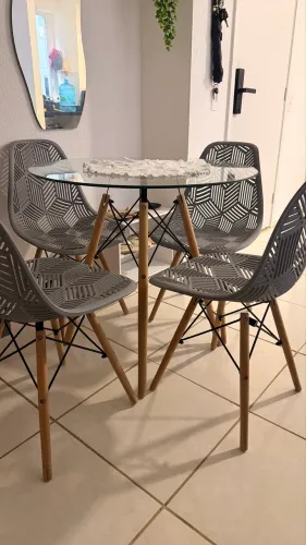Mesa com cadeiras