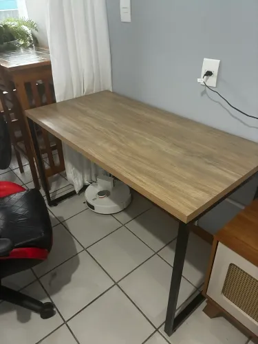 Mesa Escrivaninha Estilo Industrial (Amadeirada com Pés de Ferro) - Ótimo Estado