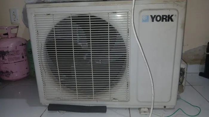 MJ refrigeração serviço de climatização,, estou vendendo dois ar condicionado, 12 mil btu,