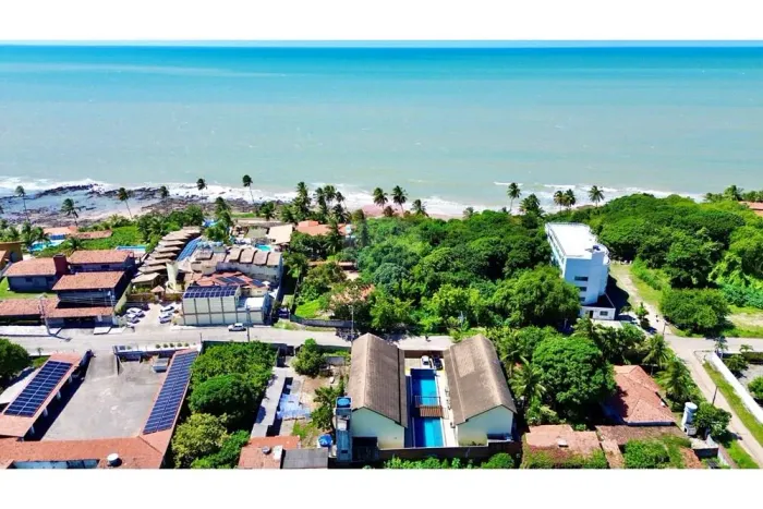 Chalé com 4 quartos sendo 3 suites beira mar em Carapibus, Conde PB.