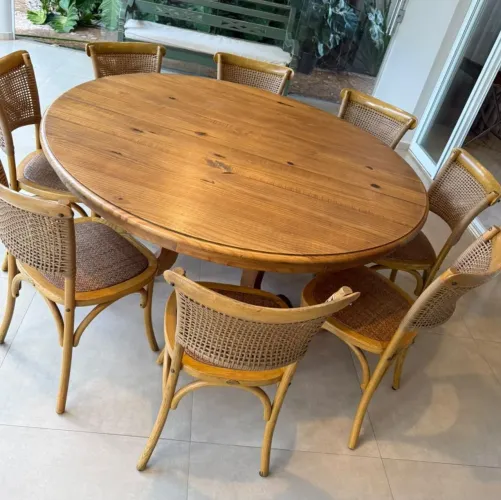 Mesa de Jantar Elegante de Madeira, Redonda, 8 Lugares, Diâmetro 1,6m