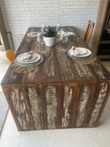 Mesa de madeira de demolição