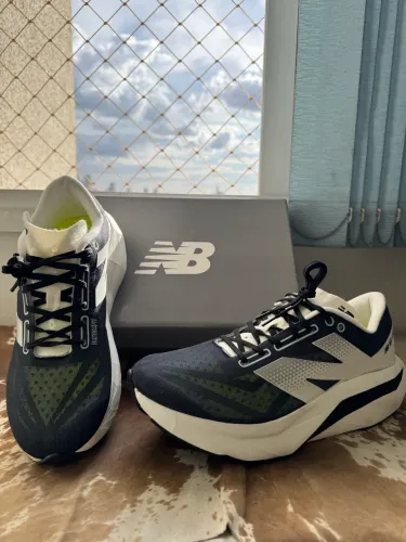 Vendo New balance fuelcell supercomp elite v4