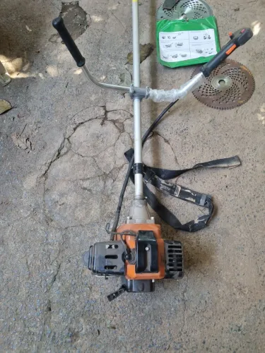 Roçadeira A gasolina 65cc