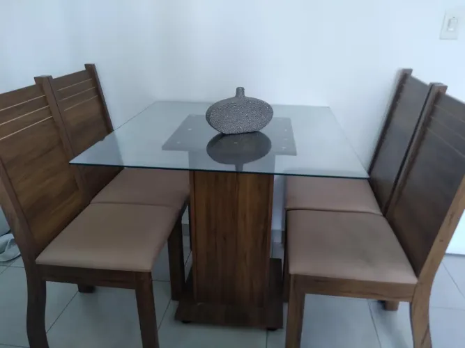 Mesa c/ vidro e 4 cadeiras