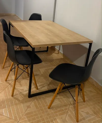 Mesa de Jantar Riviera Industrial com 4 cadeiras Eiffel
