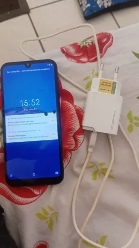 Celular moto g...Com uma pequena mancha na tela,nao interfere em nada...Vendo ou troco