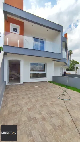 Sobrado 3 dormitórios suíte à venda no Vila Ipiranga Porto Alegre R$ 720.000