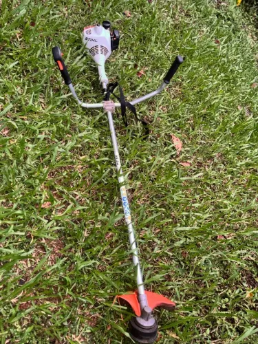 Roçadeira Stihl FS55 - Excelente estado, pega fácil, pronta pra uso (Palhoça/SJ e região)<br>