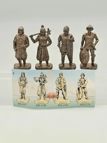Coleção Completa Kinder Guerreiros Hunos K95 - 4 Figuras de Metal com Folheto