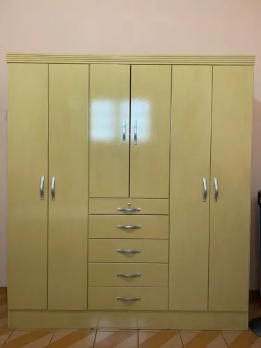 Guarda roupa 6 portas
