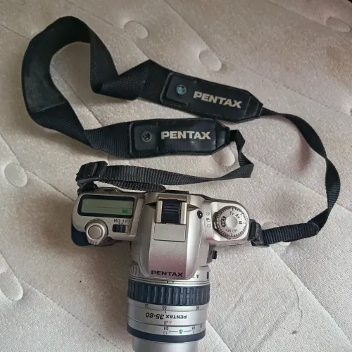 Câmera Analógica Pentax MZ-50 com Lente 35-80mm - No Estado