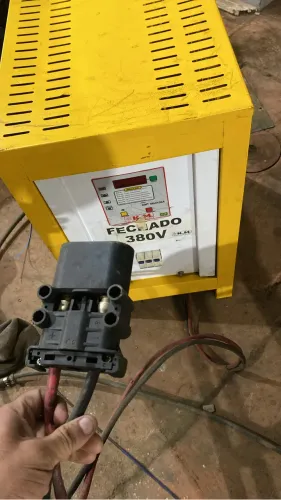 Carregador de empilhadeiras elétricas