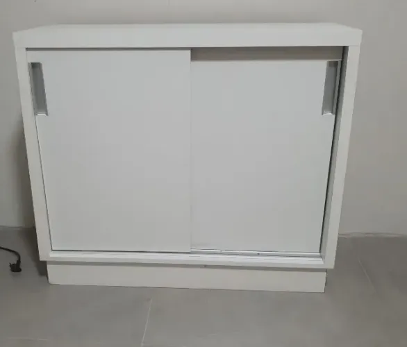 Armário com prateleira e porta de correr 0,93 largura X 0,81 altura
