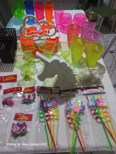 Itens de decoração de mesa para aniversário