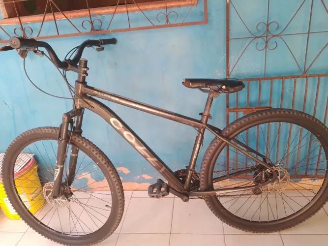 Vendo uma bicicleta 