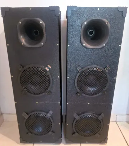 PAR DE CAIXAS DE SOM TORRE 700 W RMS