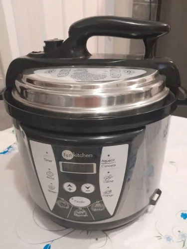 Panela elétrica NUNCA USADA