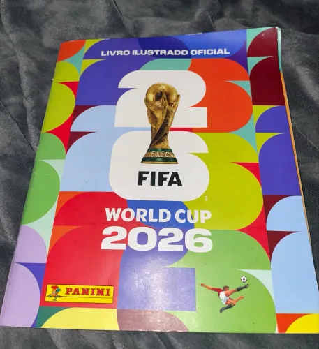 Vendo álbum da Copa com figurinha incluindo Messi Cristiano Ronaldo etc