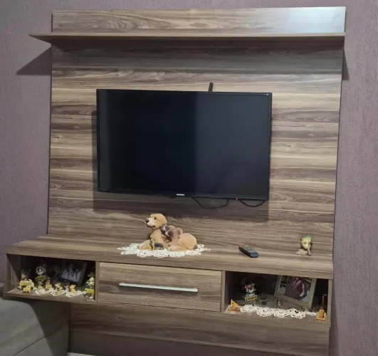 Painel para TV com Rack Suspenso - Amplo e Moderno