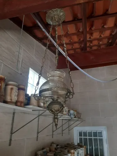 Lustre de teto antigo de bronze c cúpula de vidro na cor âmbar