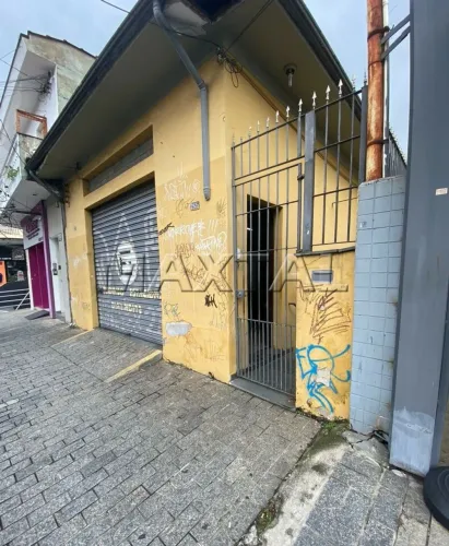 Terreno à venda com casa antiga, de 200m², com 3 quartos e 2 banheiros, na Parada Inglesa.