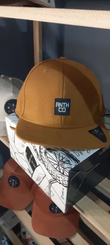 Boné original anth.co + caixa personalizada