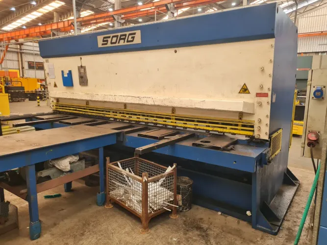 Guilhotina Hidráulica SORG 4MTS X 13MM USADA EM FUNCIONAMENTO