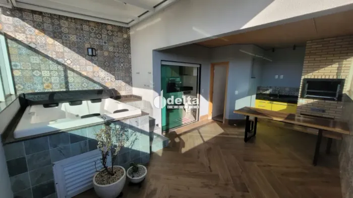 Apartamento com 4 quartos sendo 2 suíte disponível para venda no bairro Granada em Uberlân