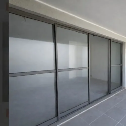 Porta Balcão 3,60 x 2,10. Alumínio e vidro. Completa. Cor cinza. Nova