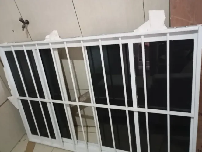 Vende se um janelão medida 1de altura por 1.5 de largura .todo em perfeito estado
