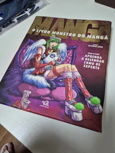 Livro de desenho- O Monstro do Mangá 