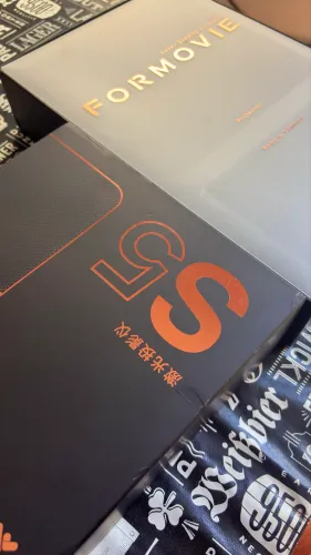 Cinema em Casa Completo! Projetor Laser Formovie S5 + Xiaomi TV Stick 4K (2ª Gen) - Ótimo
