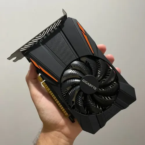 Placa de Vídeo GTX 1050Ti 4GB GDDR5 128 Bit Gigabyte - GPU com Ótimo custo-benefício!