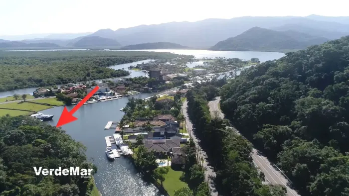 Terrenos à venda na Marina Guarujá.