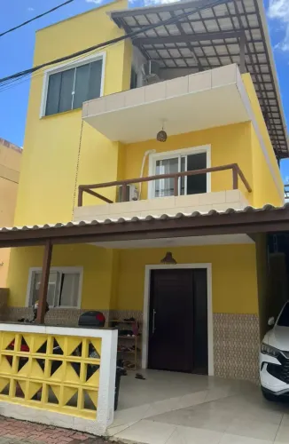 Há 200mts da belíssima Praia de Ipitanga, com sua piscinas naturais!!!!