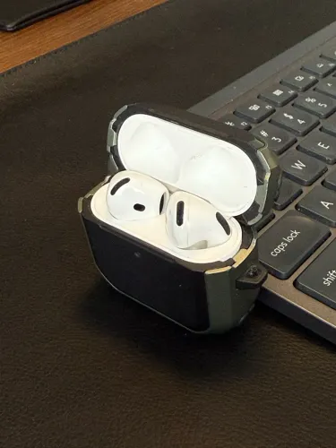 Apple AirPods 4