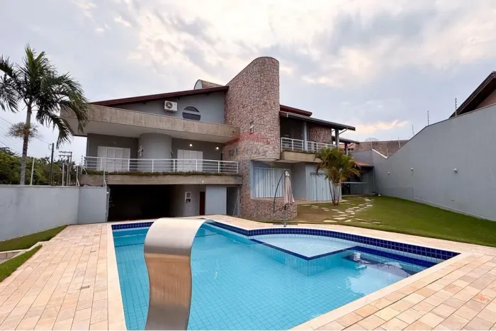 "Casa Elegante em Capivari - Investimento Certeiro!"