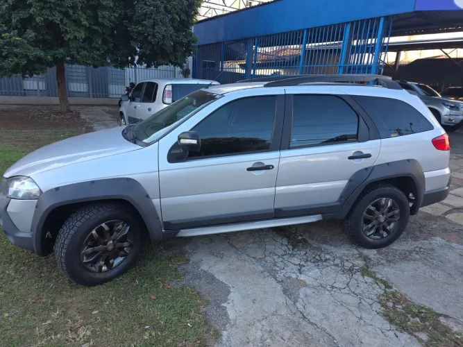 Fiat Palio Week.adv.lock.dualogic 1.8 Flex 2013