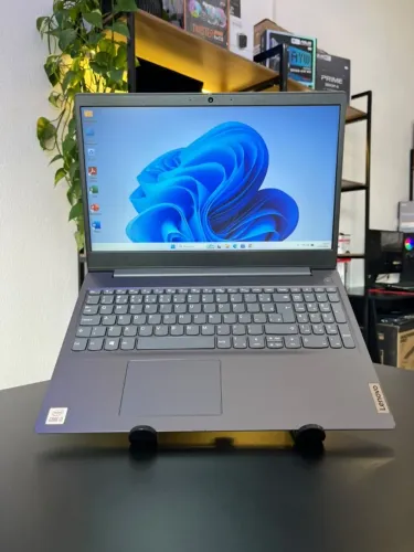 Notebook Lenovo V15 - Core i3 de 10th + SSD M2 256GB + 8GB DDR4 + Windows 11