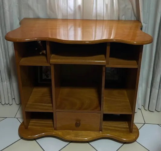 Vende-se cômoda de cerejeira