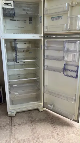 Geladeira Electrolux semi nova