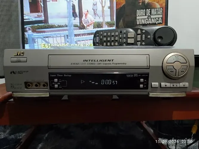 Vídeo Cassete JVC HR-J683M c/ controle (6 cabeças / Stereo)