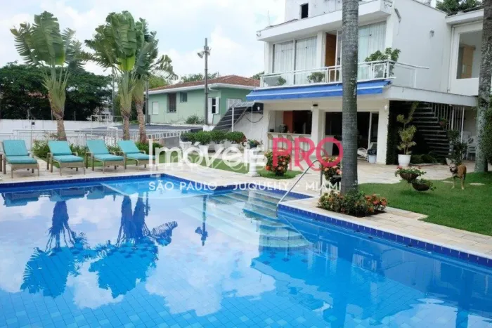 Maravilhosa casa com 1000m² no Planalto Paulista.