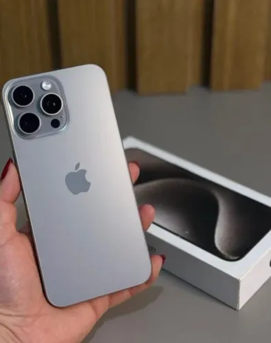 iPhone 15 Pro Max Titânio Natural 256 GB 6 meses de garantia