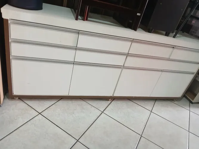Balcao grande com gavetas